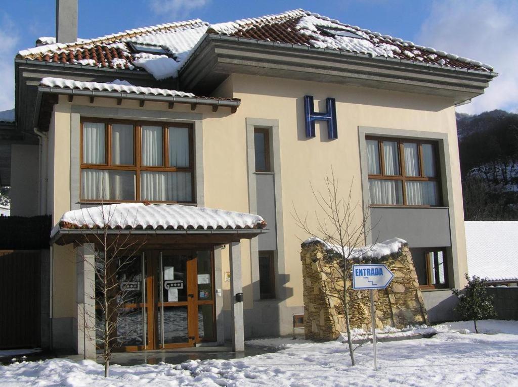 Hotel Santa Cristina Pola de Lena Ngoại thất bức ảnh